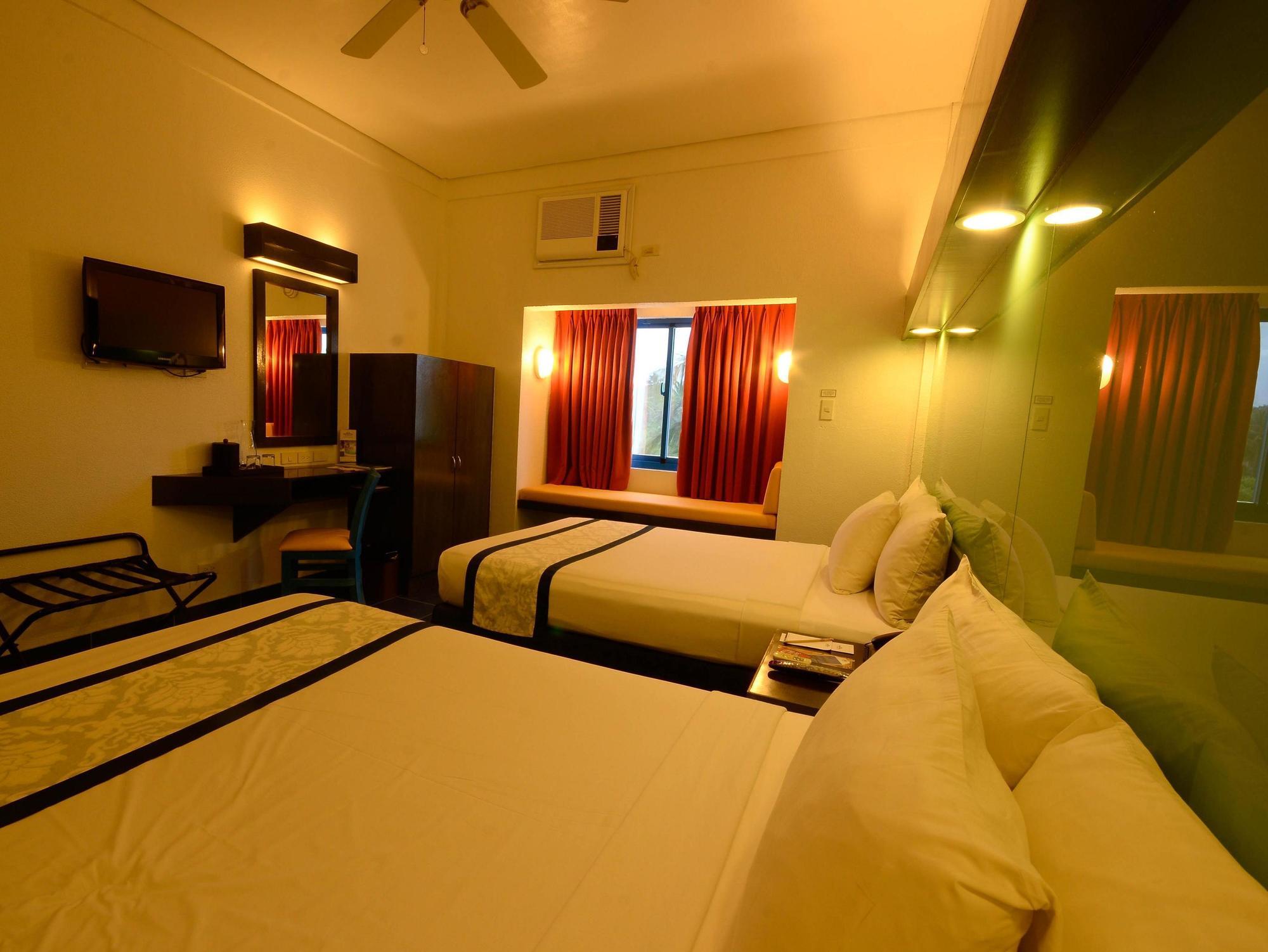 Microtel By Wyndham Puerto Princesa Exterior photo