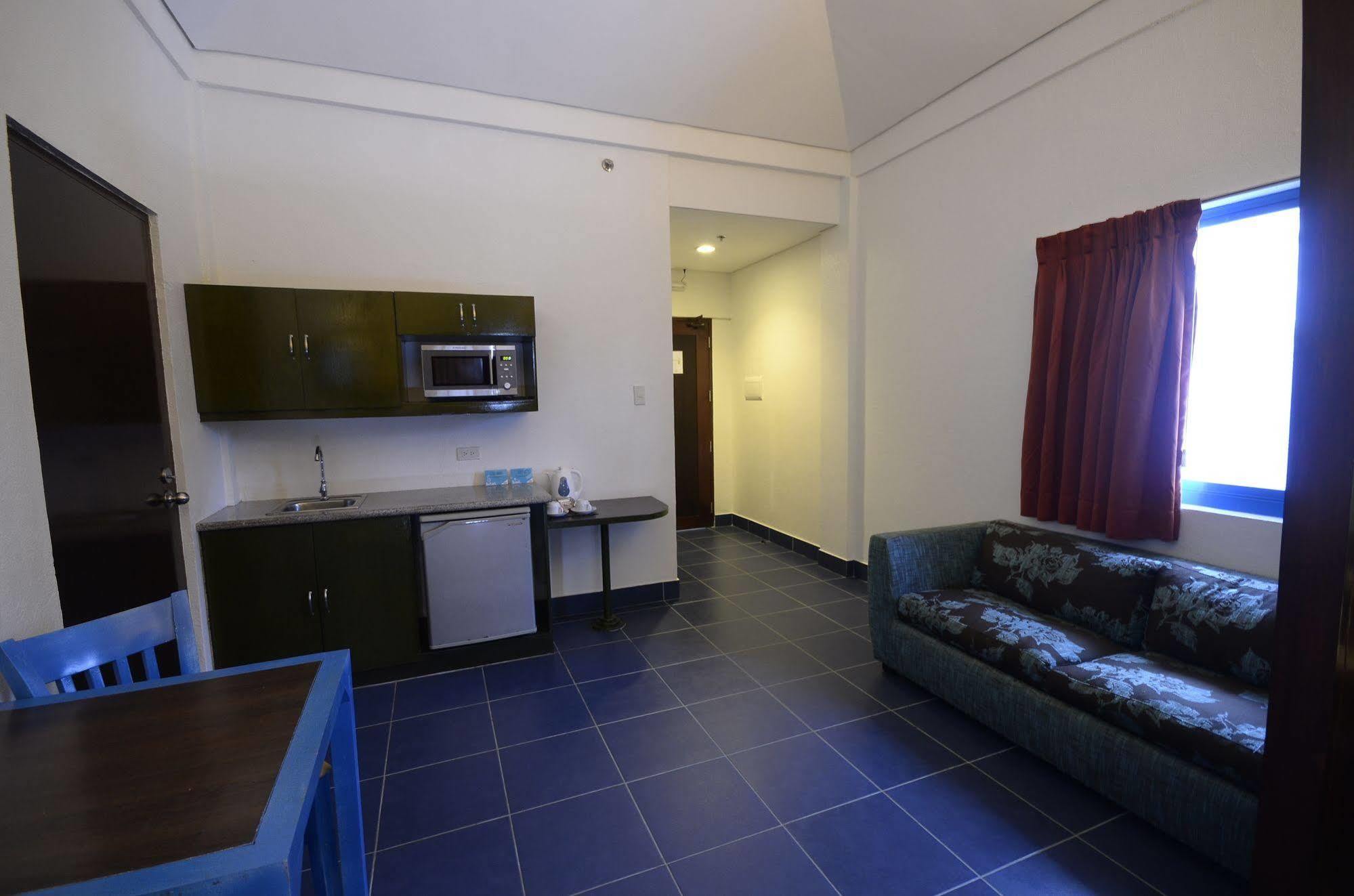 Microtel By Wyndham Puerto Princesa Exterior photo
