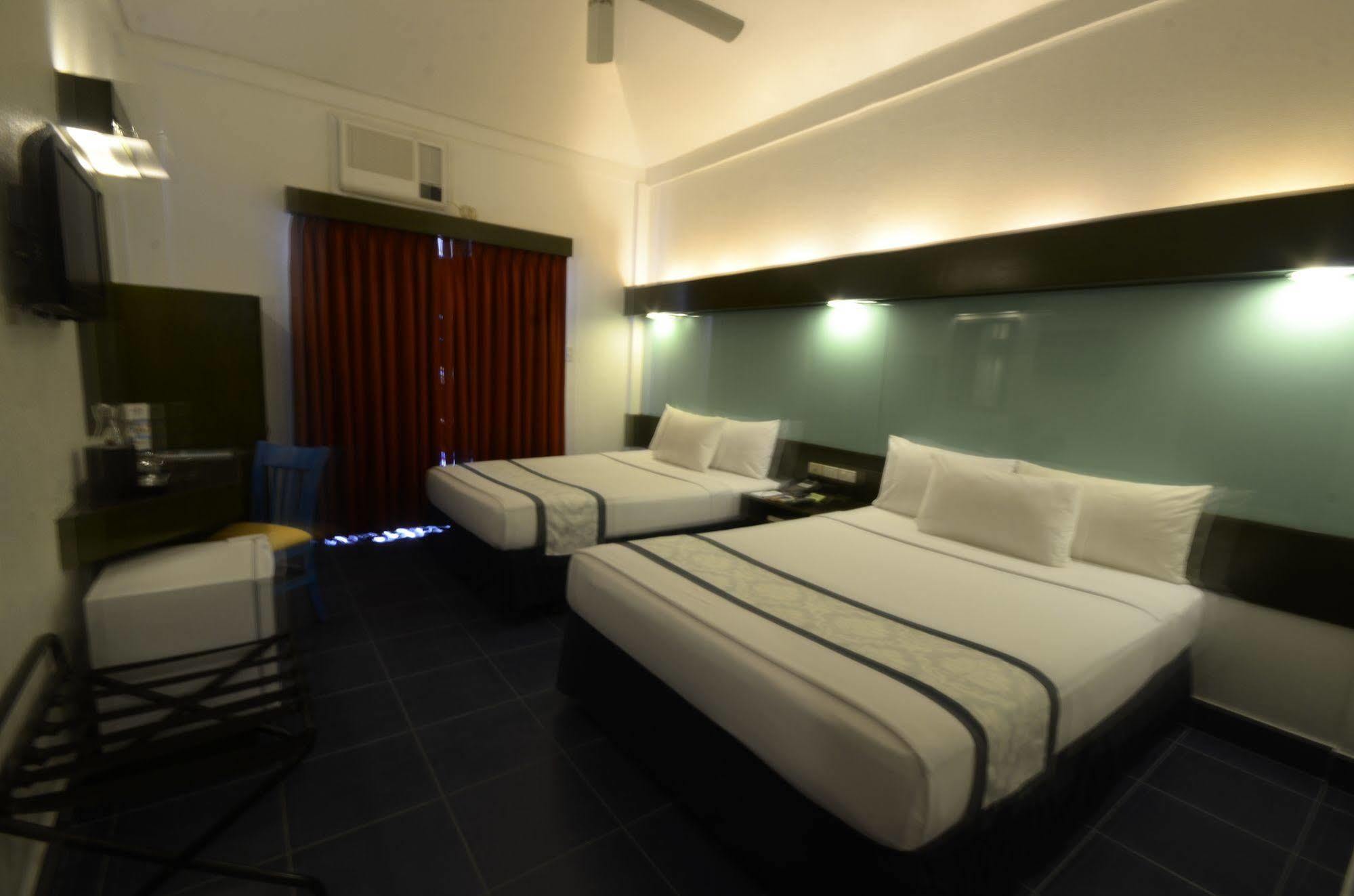 Microtel By Wyndham Puerto Princesa Exterior photo
