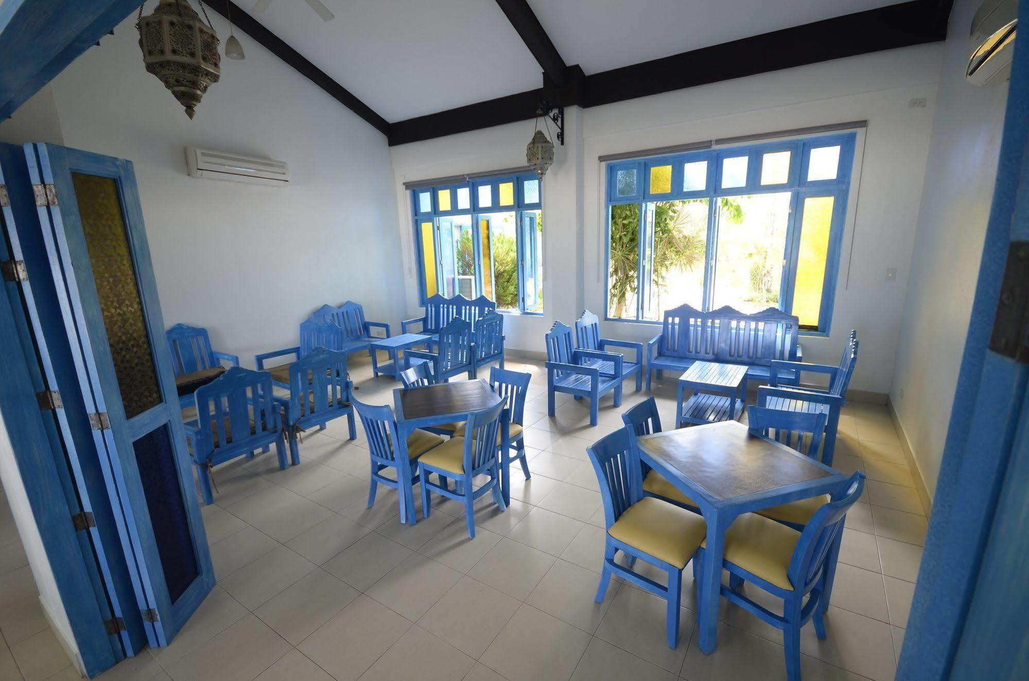 Microtel By Wyndham Puerto Princesa Exterior photo